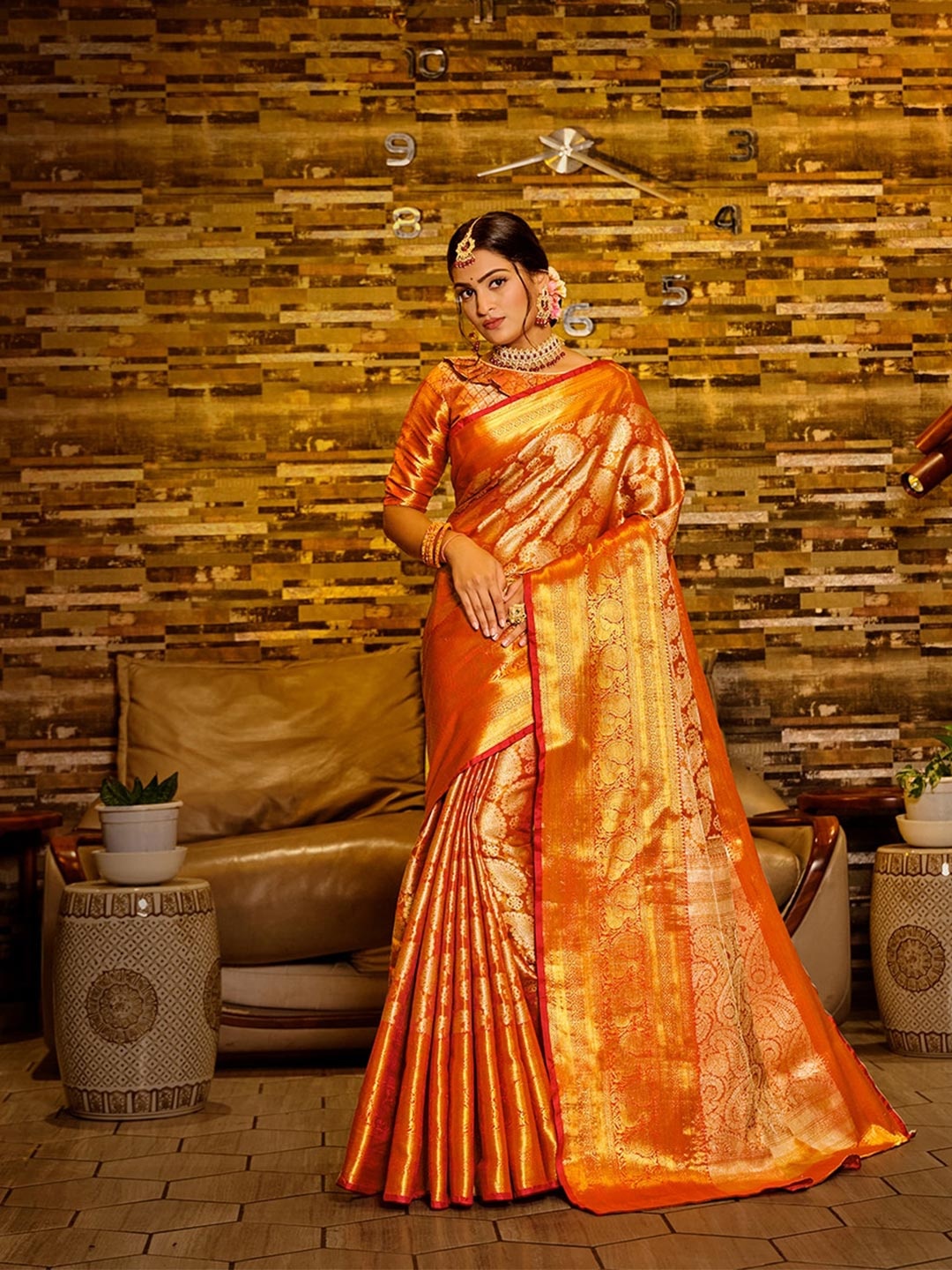 

JUST FASHION Paisley Woven Design Zari Detail Kanjeevaram Saree, Red