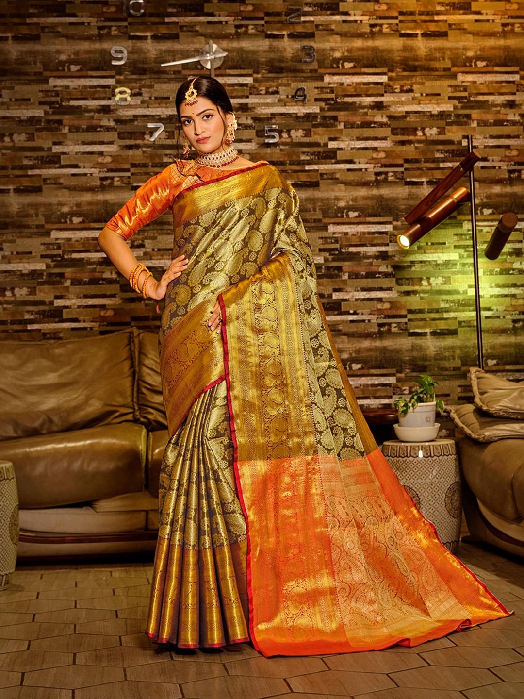 

JUST FASHION Paisley Woven Design Zari Detail Kanjeevaram Saree, Black