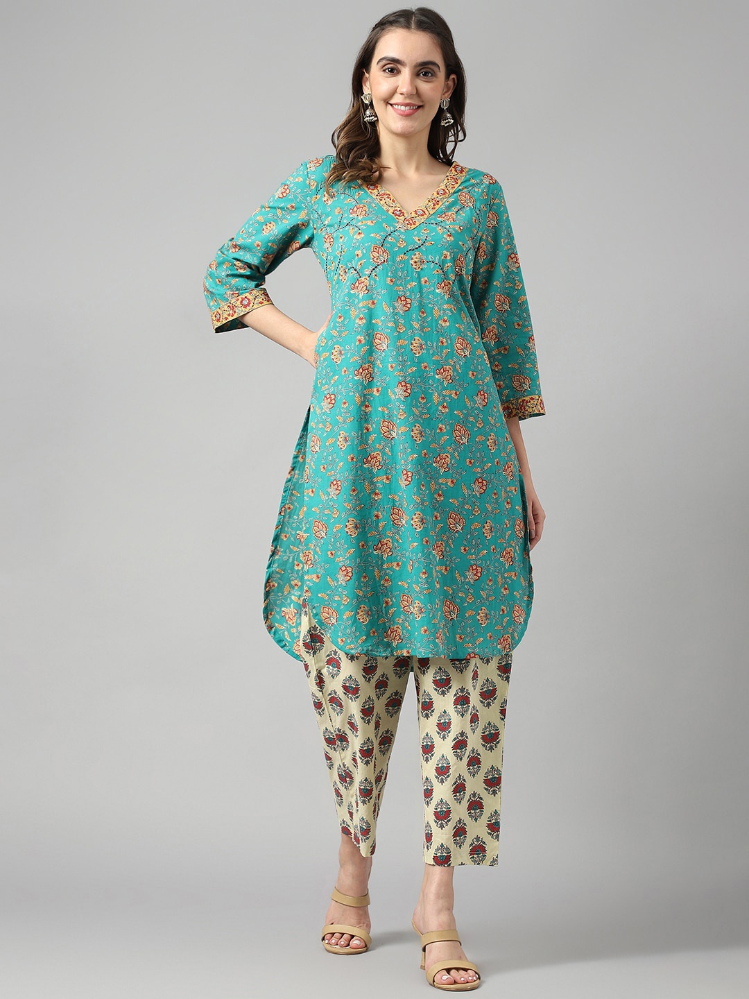 

KALINI Floral Printed Regular Pure Cotton Kurta With Trousers, Green