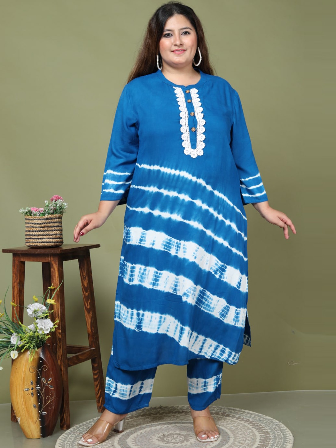 

PNEHA Plus Size Leheriya Dyed Band Collar Kurta with Trousers, Blue
