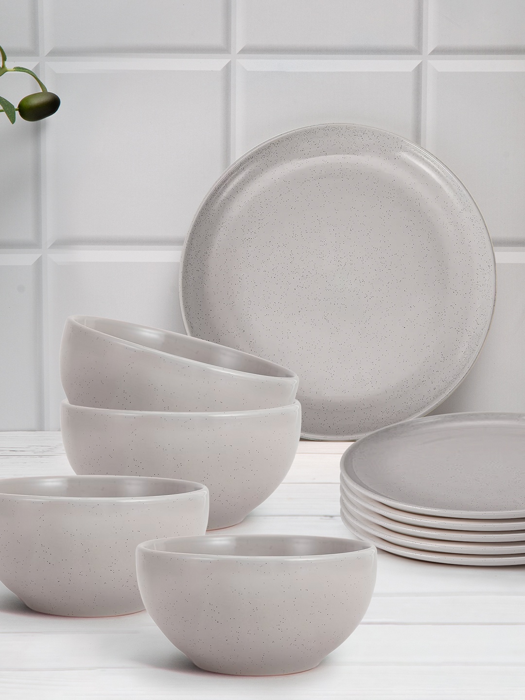 

Anko White 4 Pieces Stoneware Glossy Dinner Set