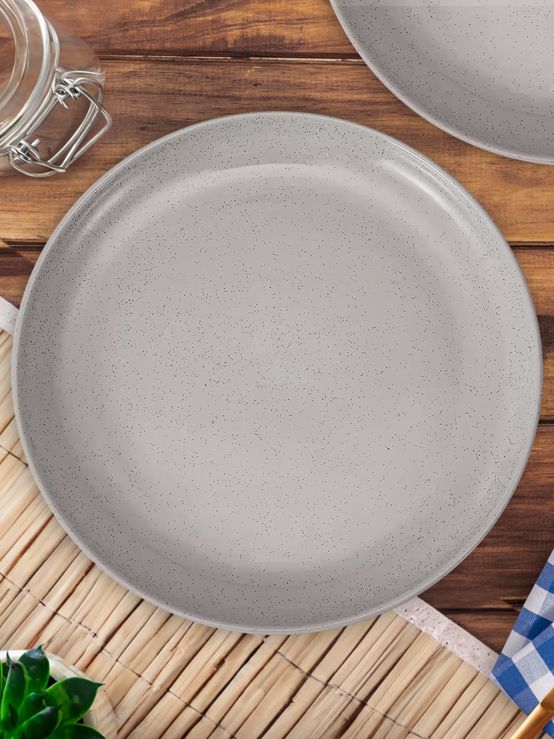 

Anko Grey 2 Pieces Stoneware Glossy Plates