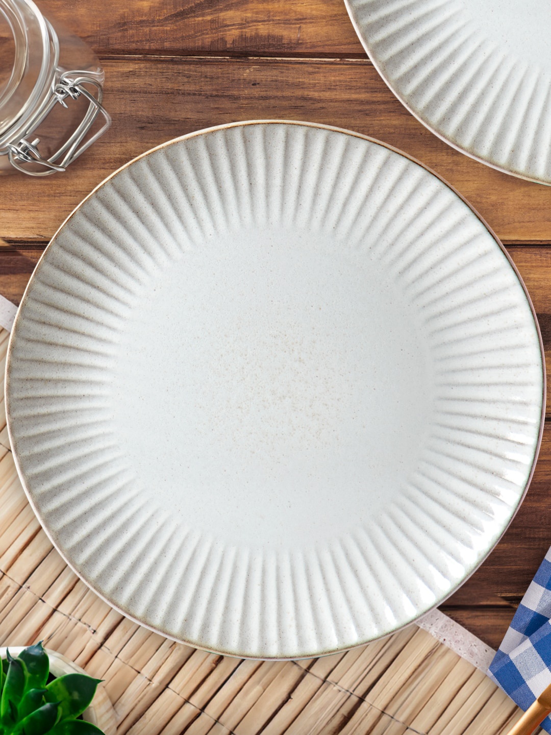 

Anko White & Beige 2 Pieces Stoneware Matte Plates