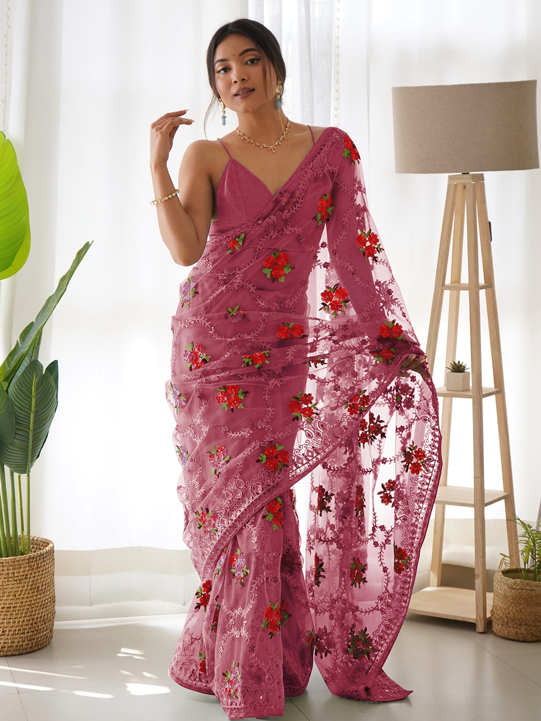 

Munir Floral Embroidered Net Saree, Pink