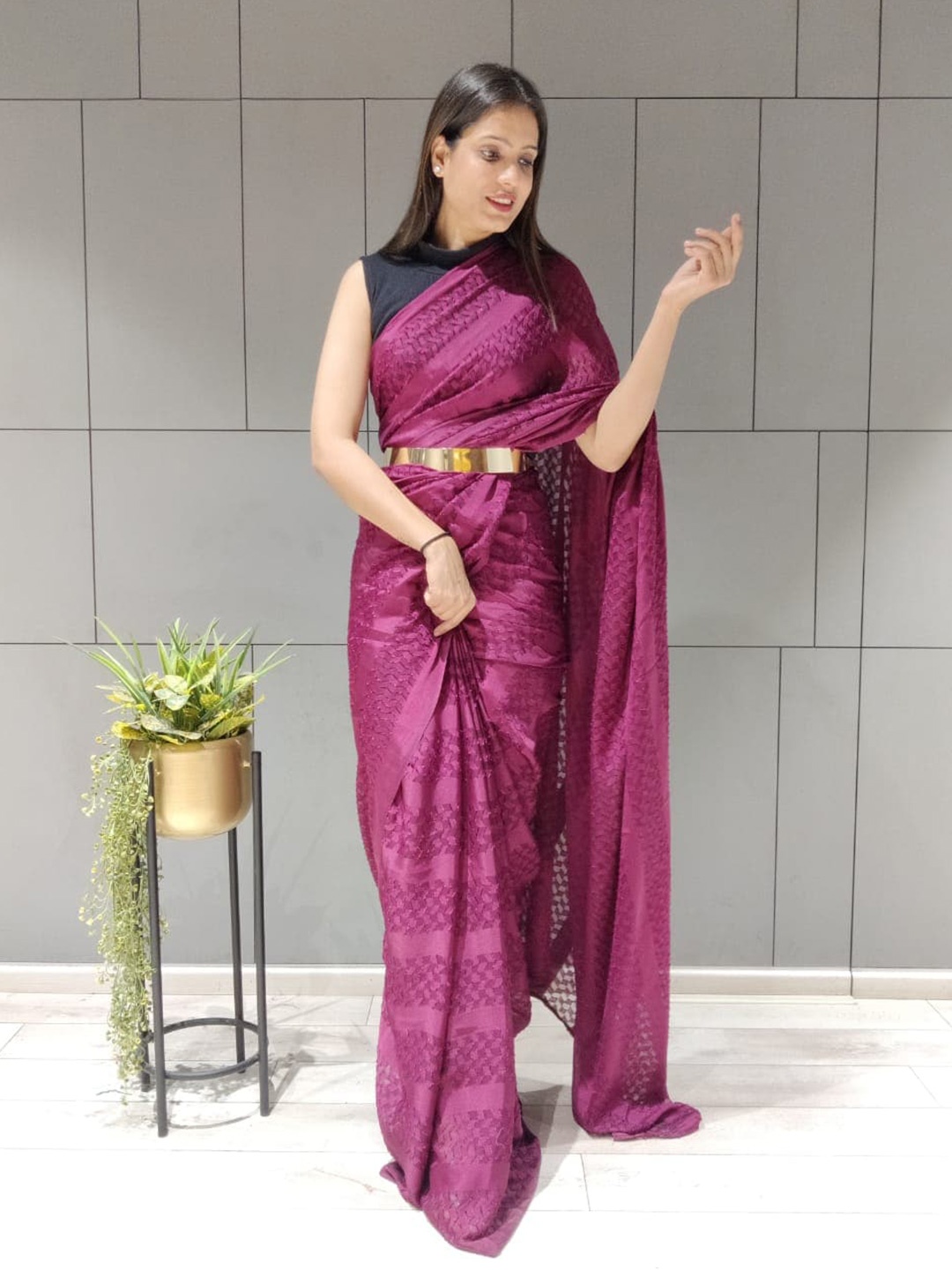 

Munir Geometric Woven Design Satin Saree, Magenta