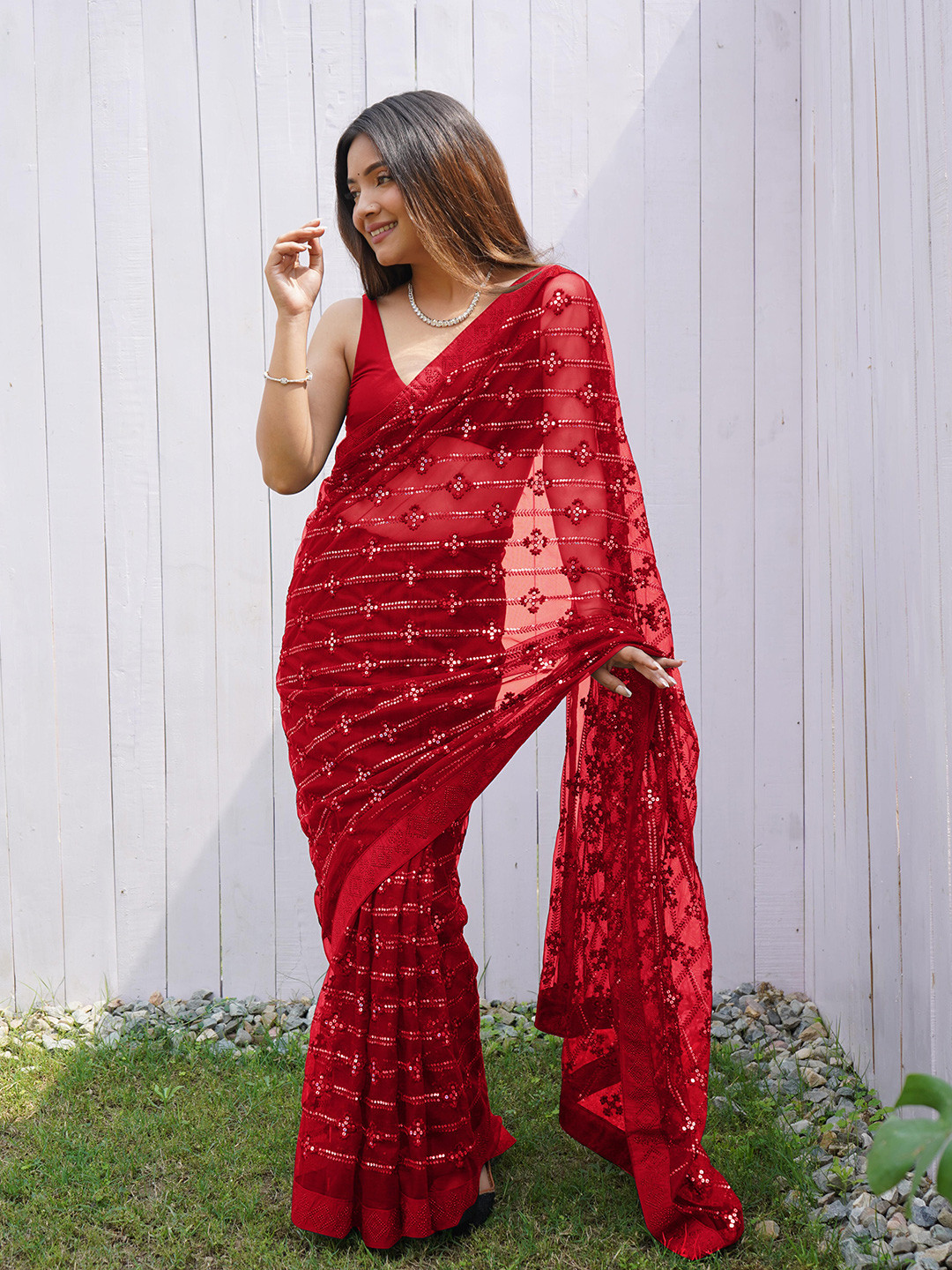 

Munir Embellished Sequinned Net Saree, Red