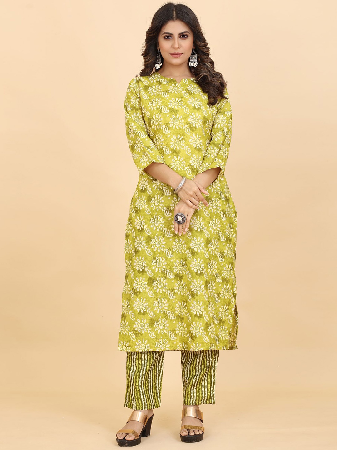 

PREMROOP- THE STYLE YOU LOVE Floral Printed Round Neck Regular Kurta with Trousers, Green