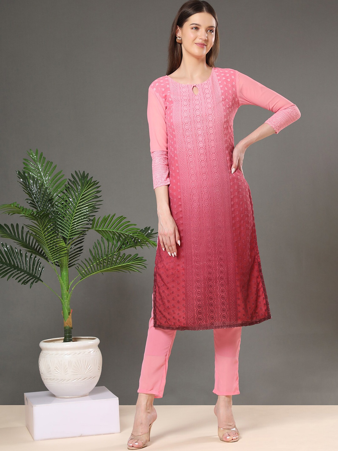 

BLACK SCISSOR Ethnic Motifs Embroidered Keyhole Neck Straight Kurta, Pink