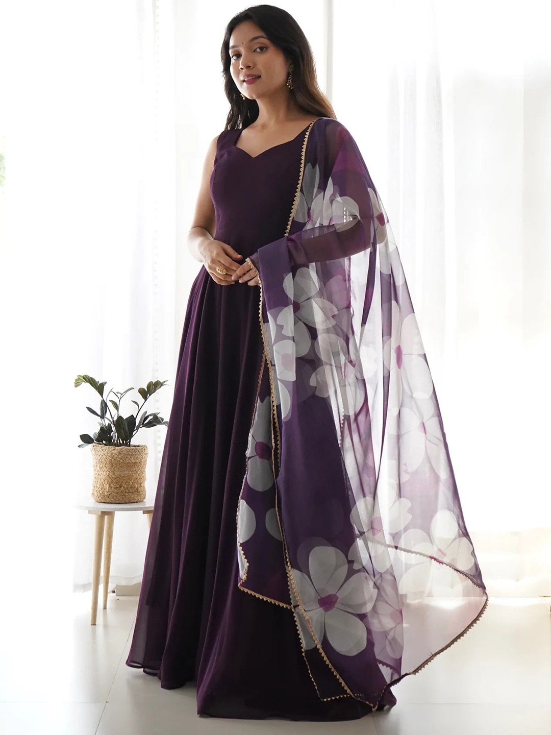 

Wedani Sweetheart Neck Sleeveless Anarkali Kurta With Trousers & Dupatta, Purple