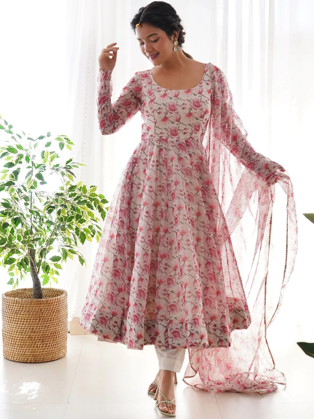 

Wedani Floral Printed Anarkali Kurta With Trousers & Dupatta, Pink