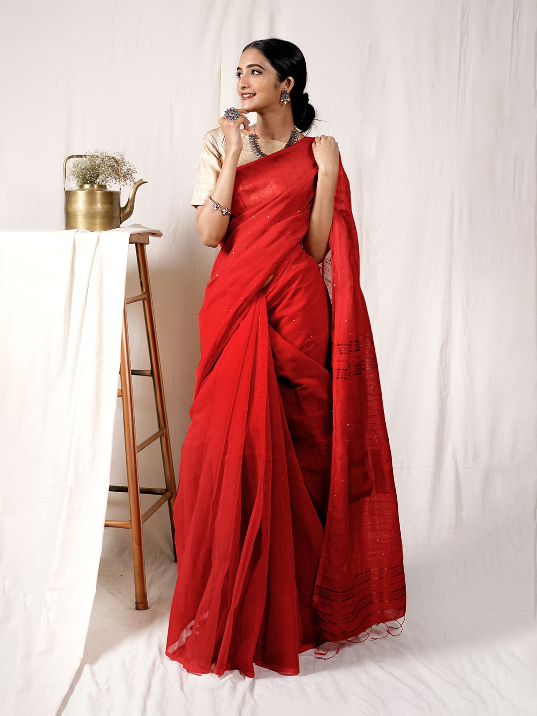 

TEEJH Sequinned Silk Cotton Saree, Red