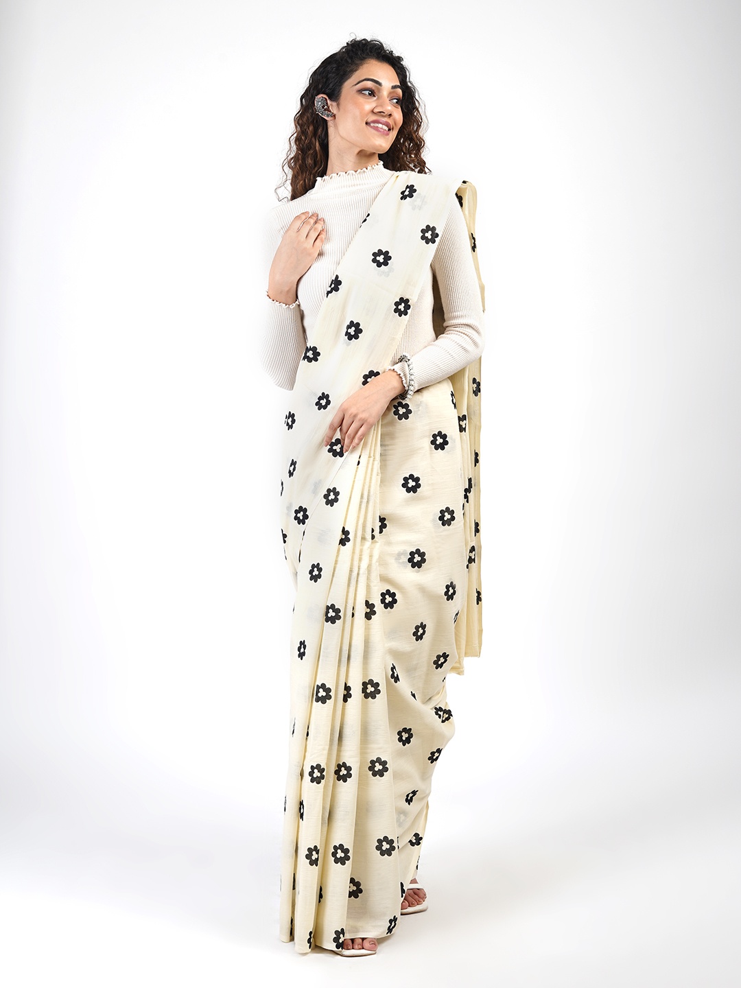 

TEEJH Floral Printed Pure Cotton Saree, Cream