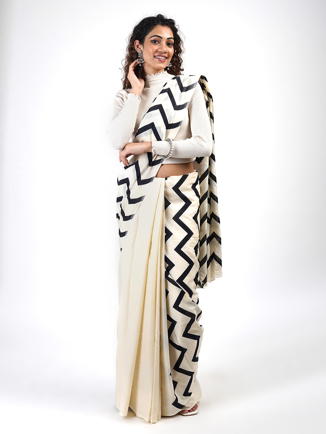 

TEEJH Striped Pure Cotton Saree, Cream