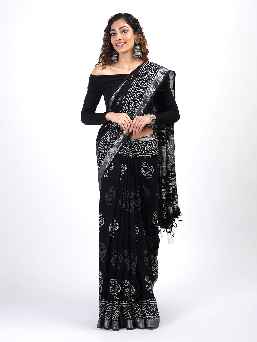 

TEEJH Ethnic Motifs Printed Zari Saree, Black