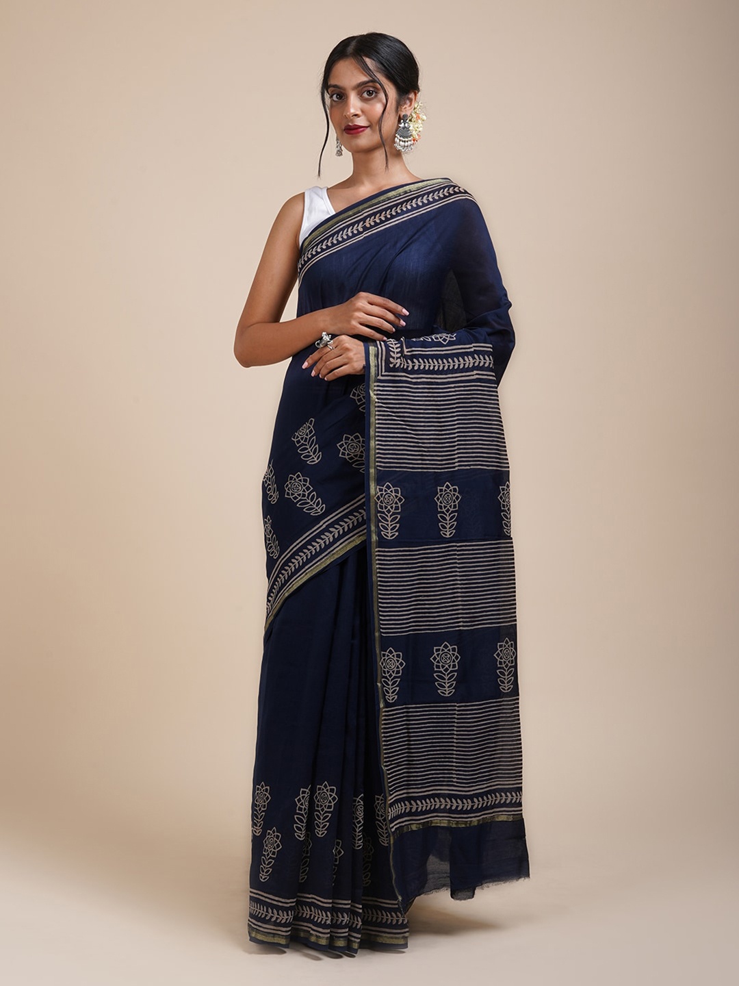 

TEEJH Floral Printed Zari Silk Cotton Chanderi Saree, Navy blue