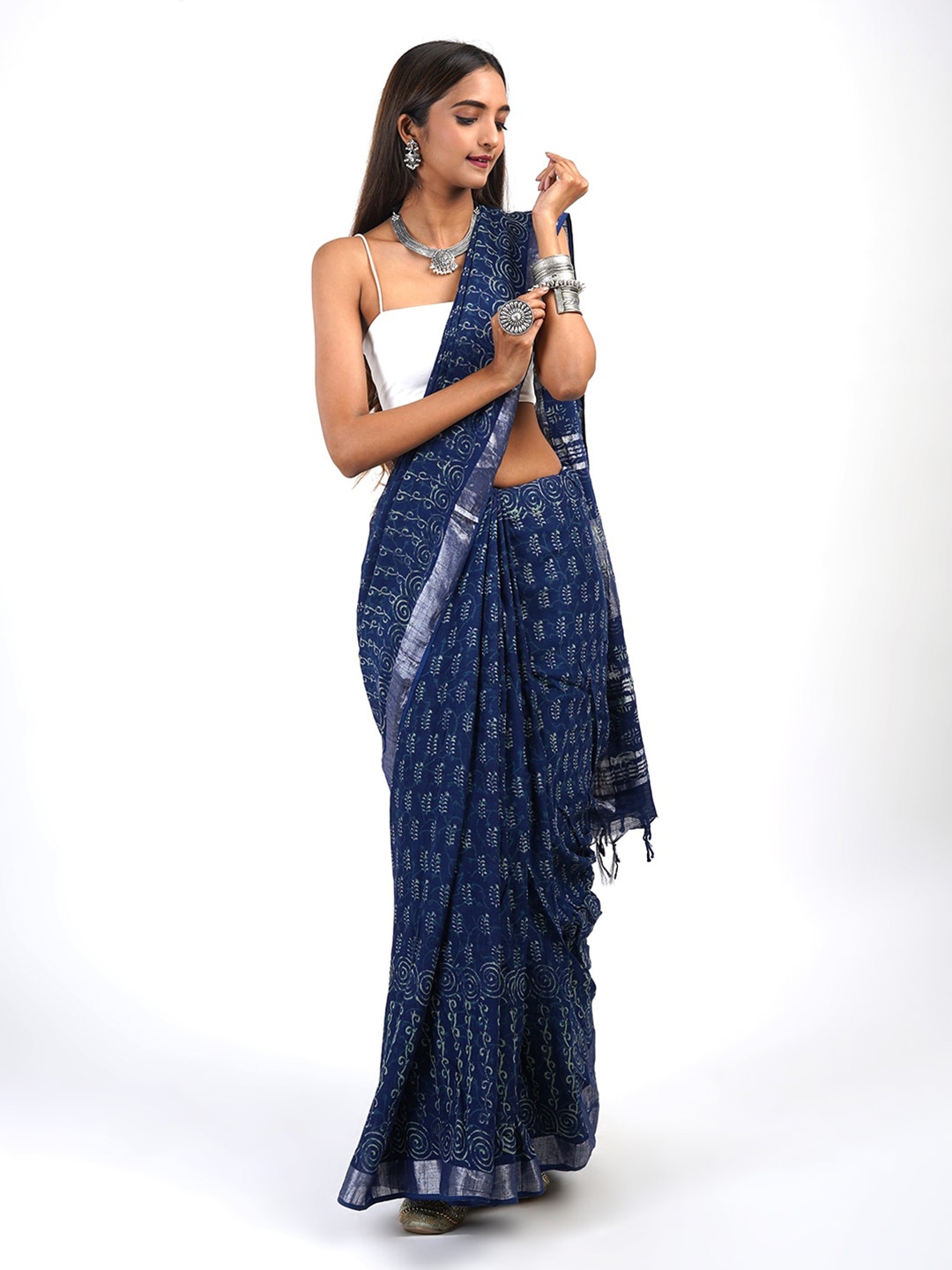 

TEEJH Ethnic Motifs Printed Zari Saree, Navy blue