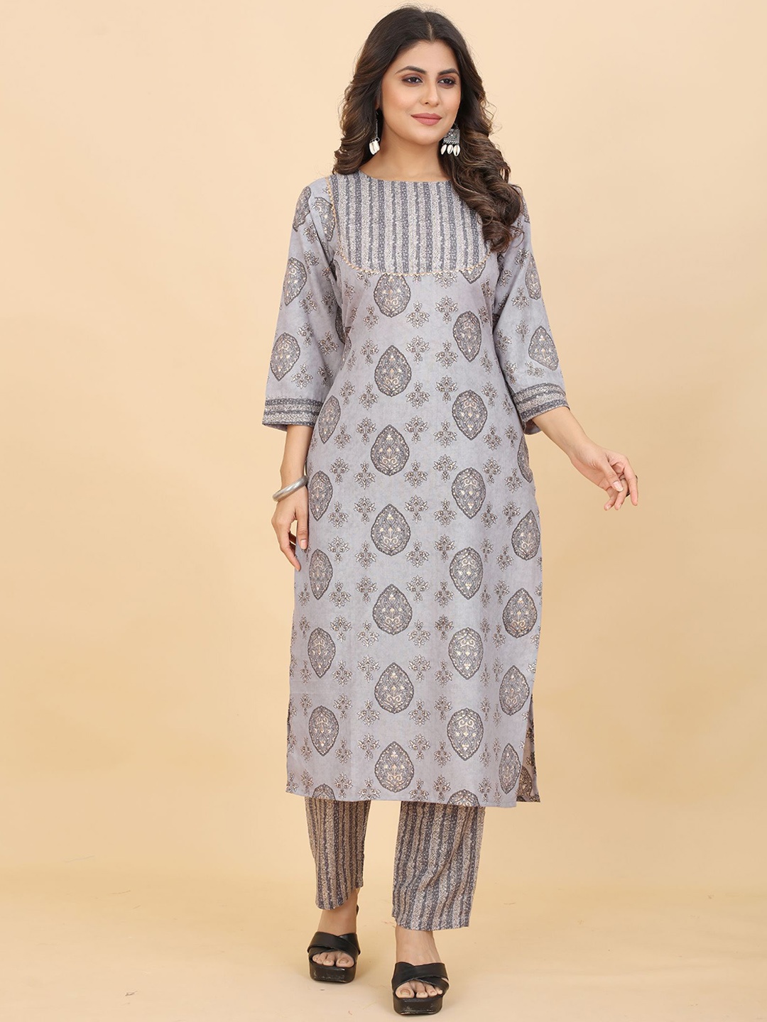 

PREMROOP- THE STYLE YOU LOVE Floral Printed Gotta Patti Kurta with Trousers, Grey