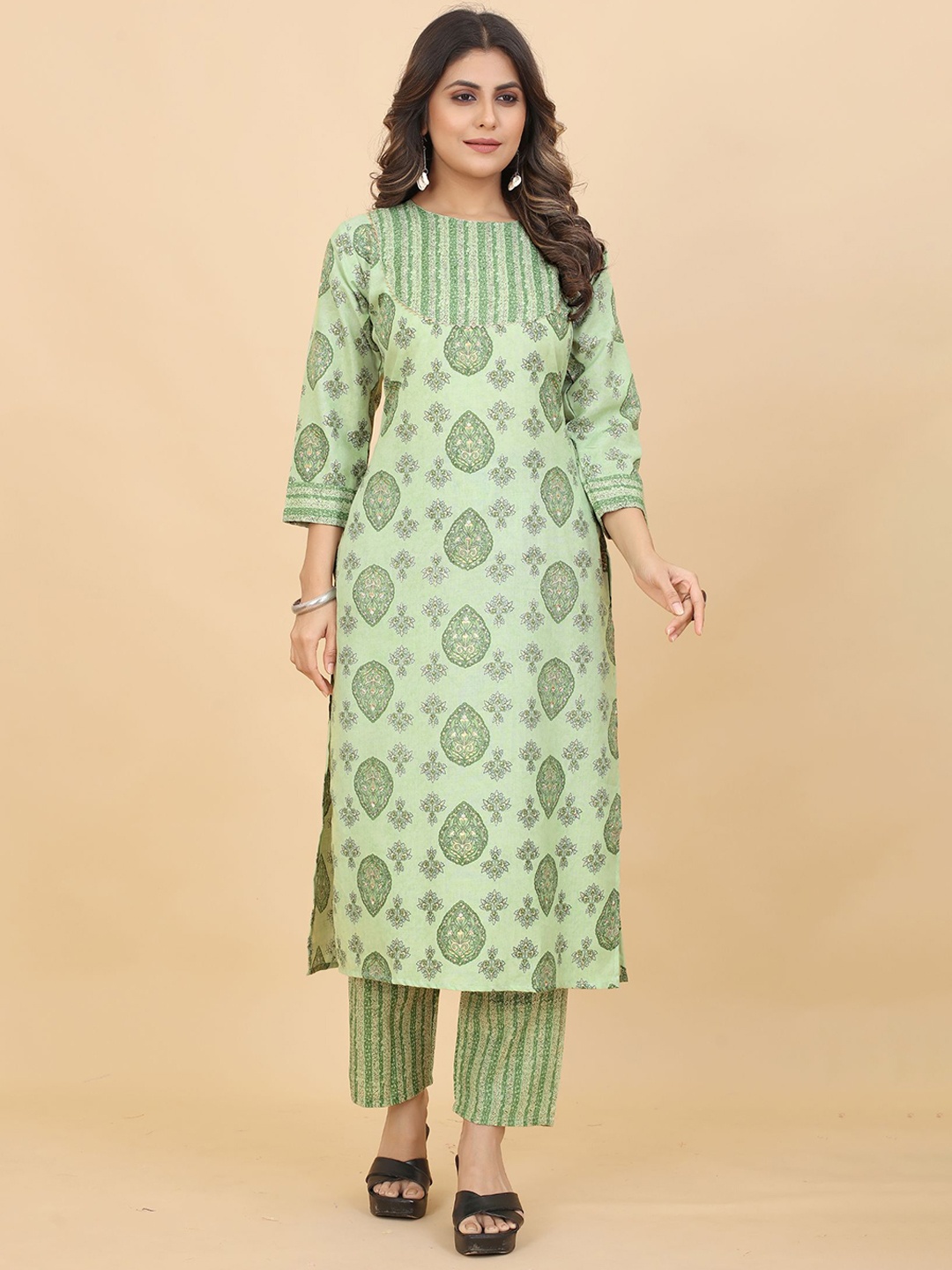 

PREMROOP- THE STYLE YOU LOVE Floral Printed Gotta Patti Kurta with Trousers, Green