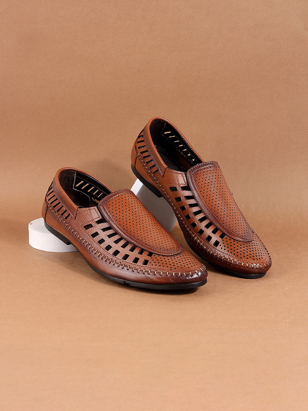 

Metro Men Textured Leather Shoe-Style Sandals With Laser Cuts, Tan