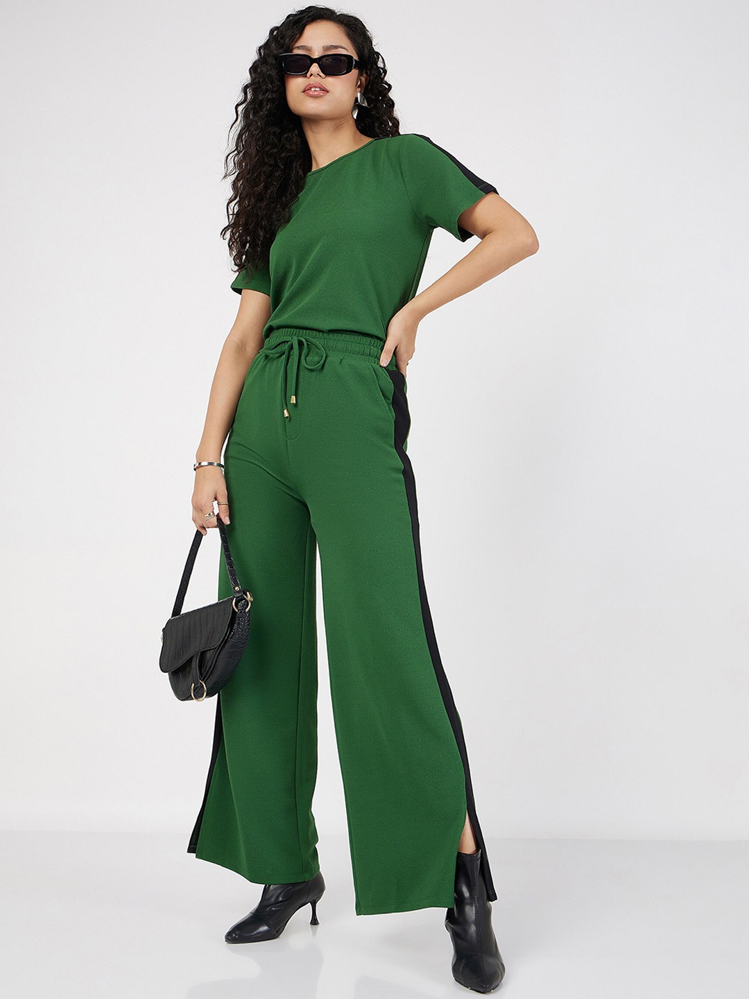 

SASSAFRAS Round Neck T-Shirt With Trousers, Green