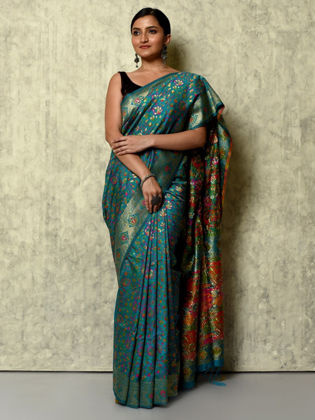 

AllSilks Blue & Red Floral Zari Silk Blend Saree