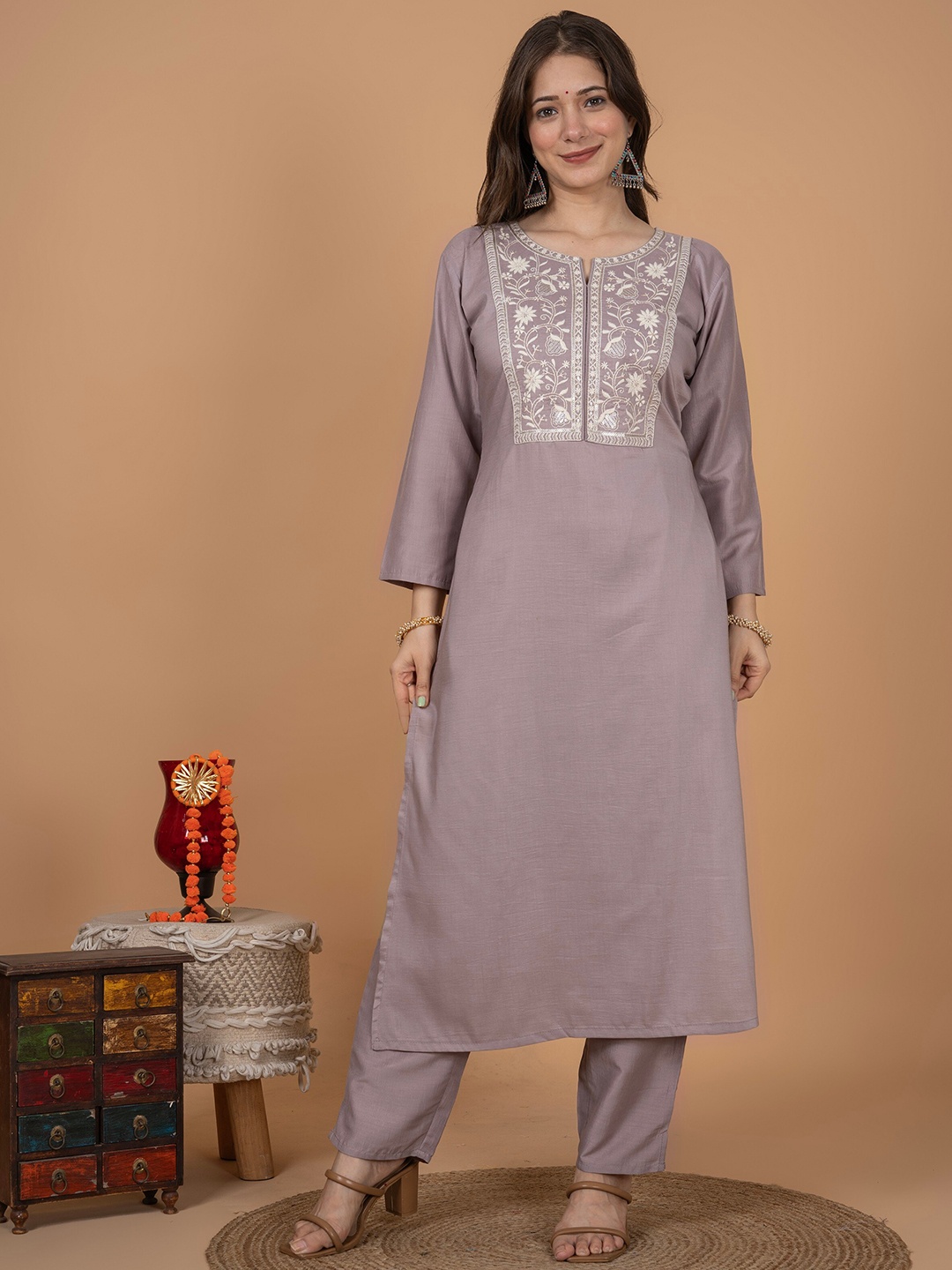 

MissKurti Floral Yoke Design Thread Work Pure Silk Kurta With Trousers, Lavender