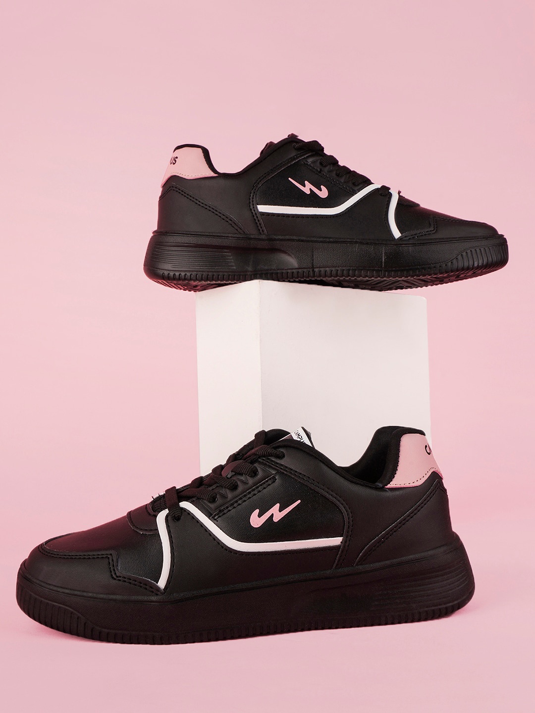 

Campus OG-L3 Women Lace-Up Sneakers, Black