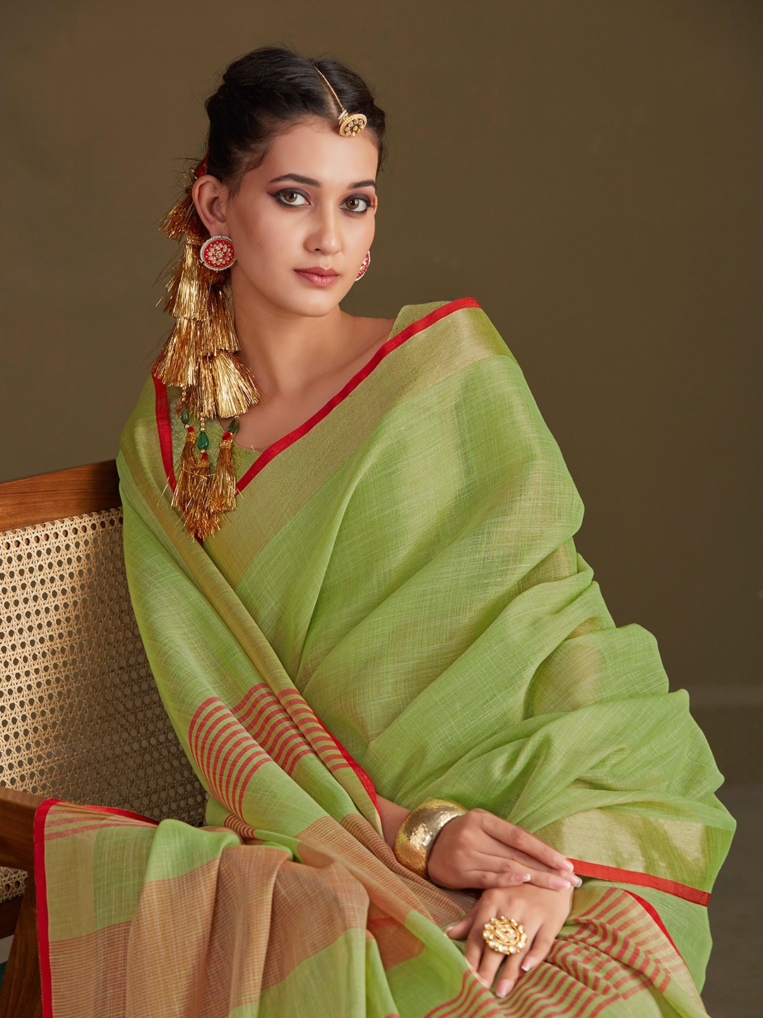 

Sangria Zardozi Woven Design Border Saree, Green