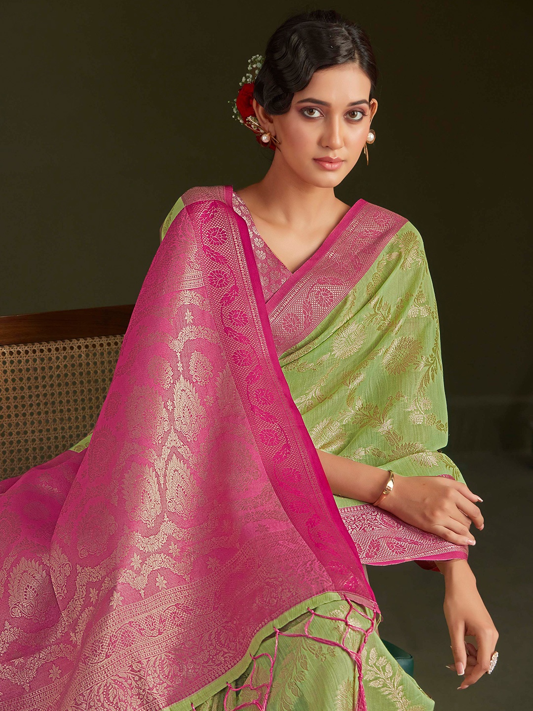 

Sangria Woven Design Zari Banarasi Saree, Green