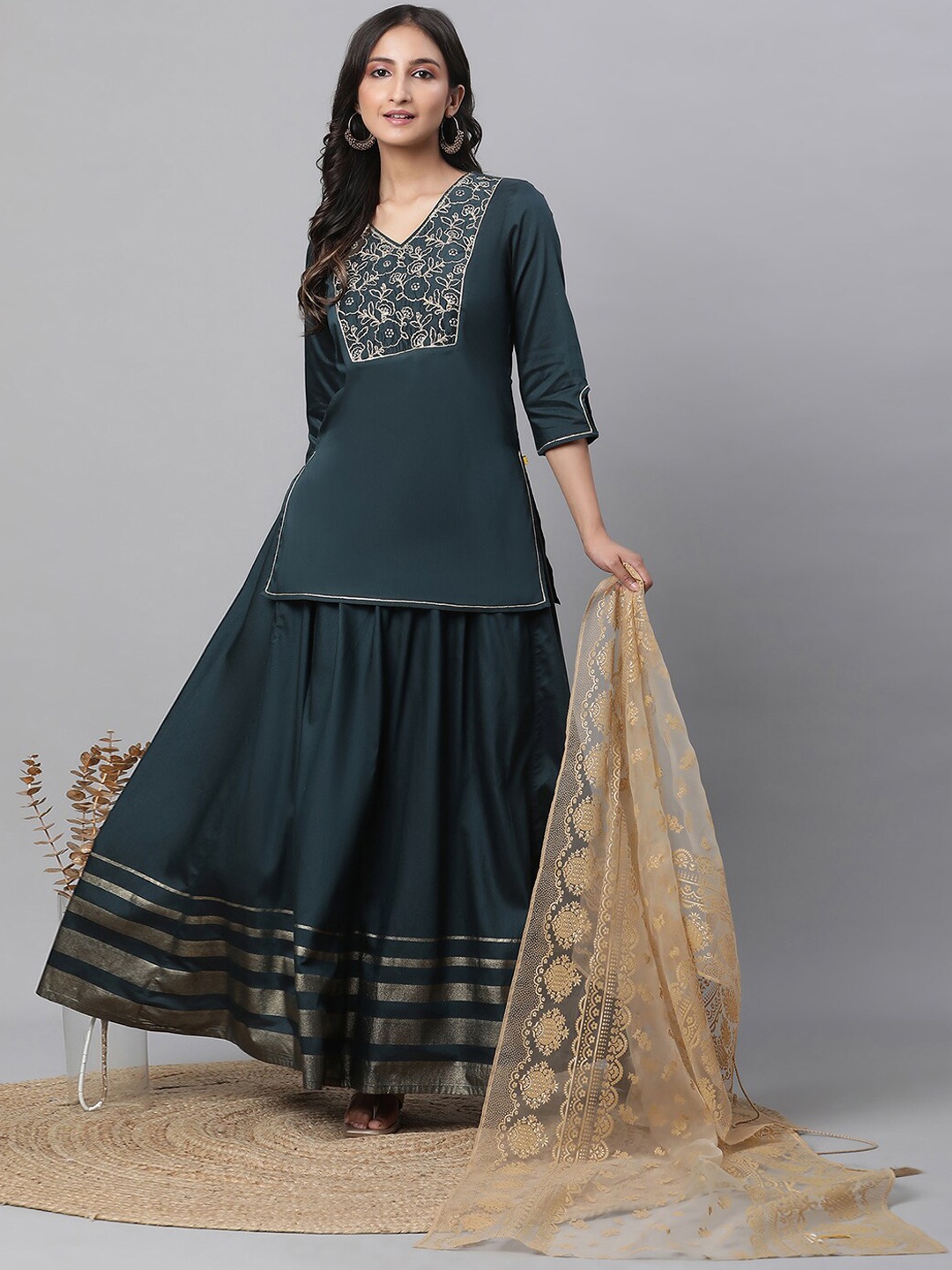 

AURELIA Floral Yoke Design Sequined Kurta with Skirt & Dupatta, Green