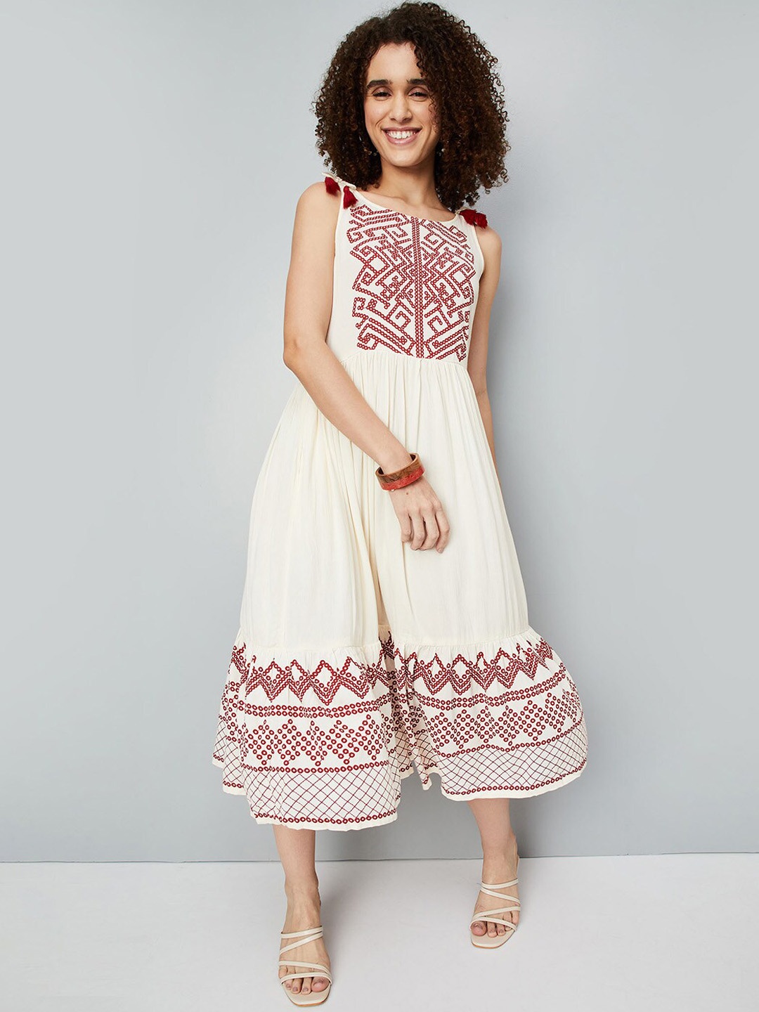 

max Graaphic Printed Fit and Flare Midi Dresses, Off white