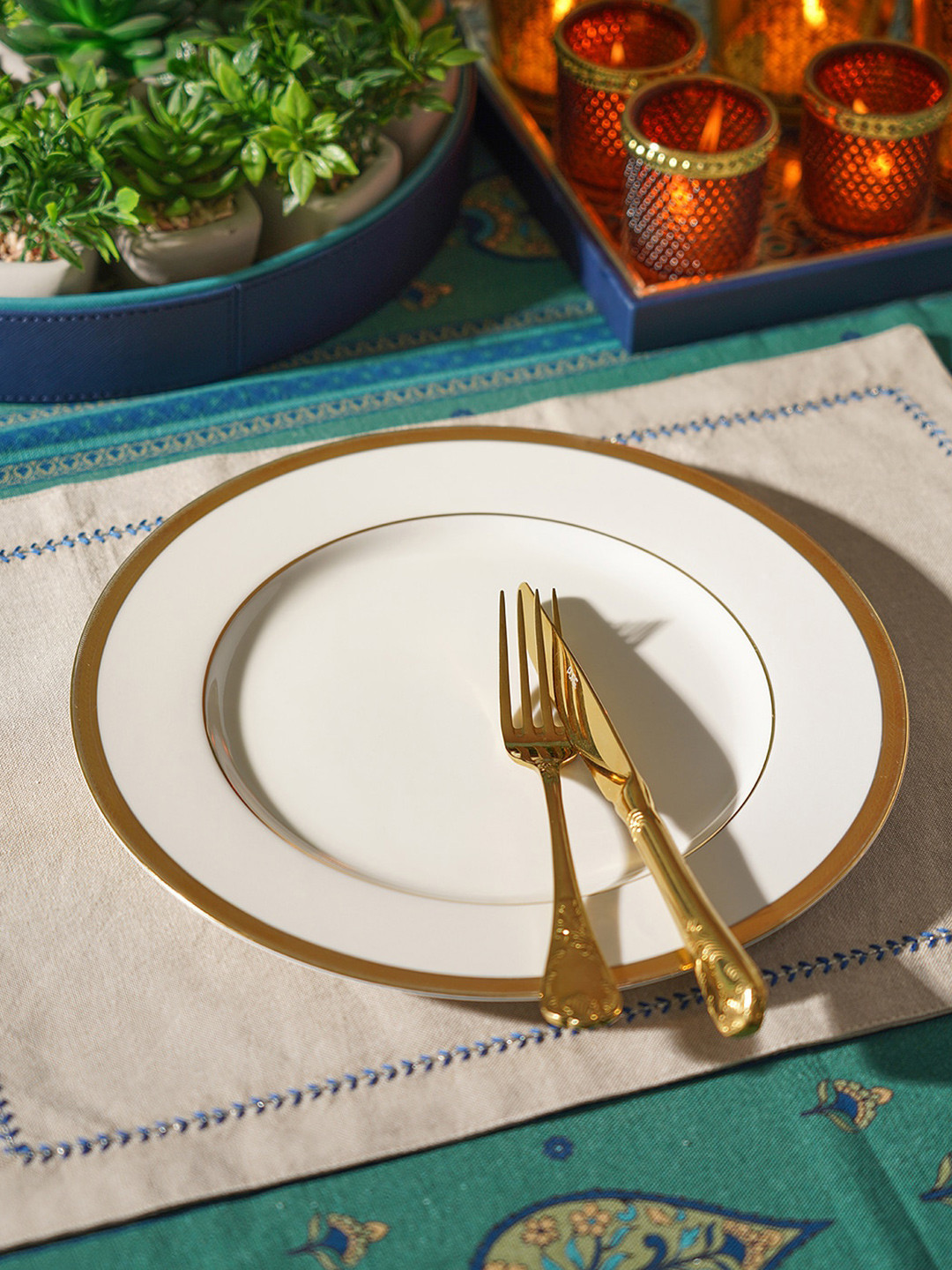 

Pure Home and Living White & Gold-Toned 2 Pieces Ceramic Glossy Dinner Plates