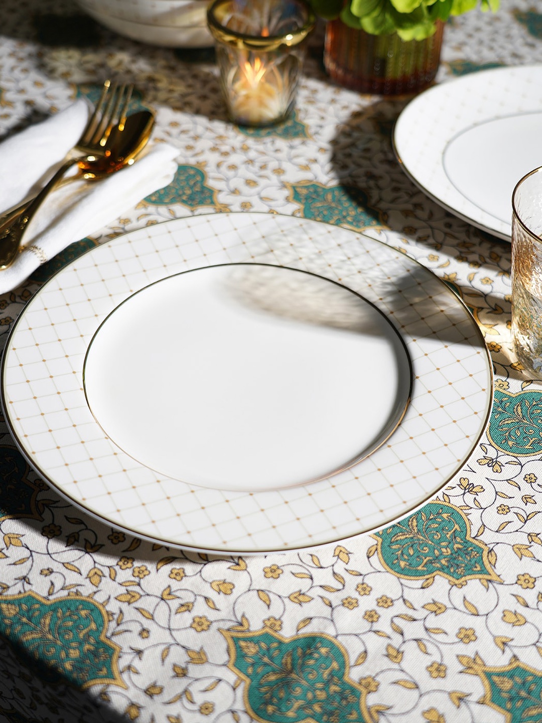 

Pure Home and Living White 2 Pieces Printed Dishwasher Safe Ceramic Glossy Plates