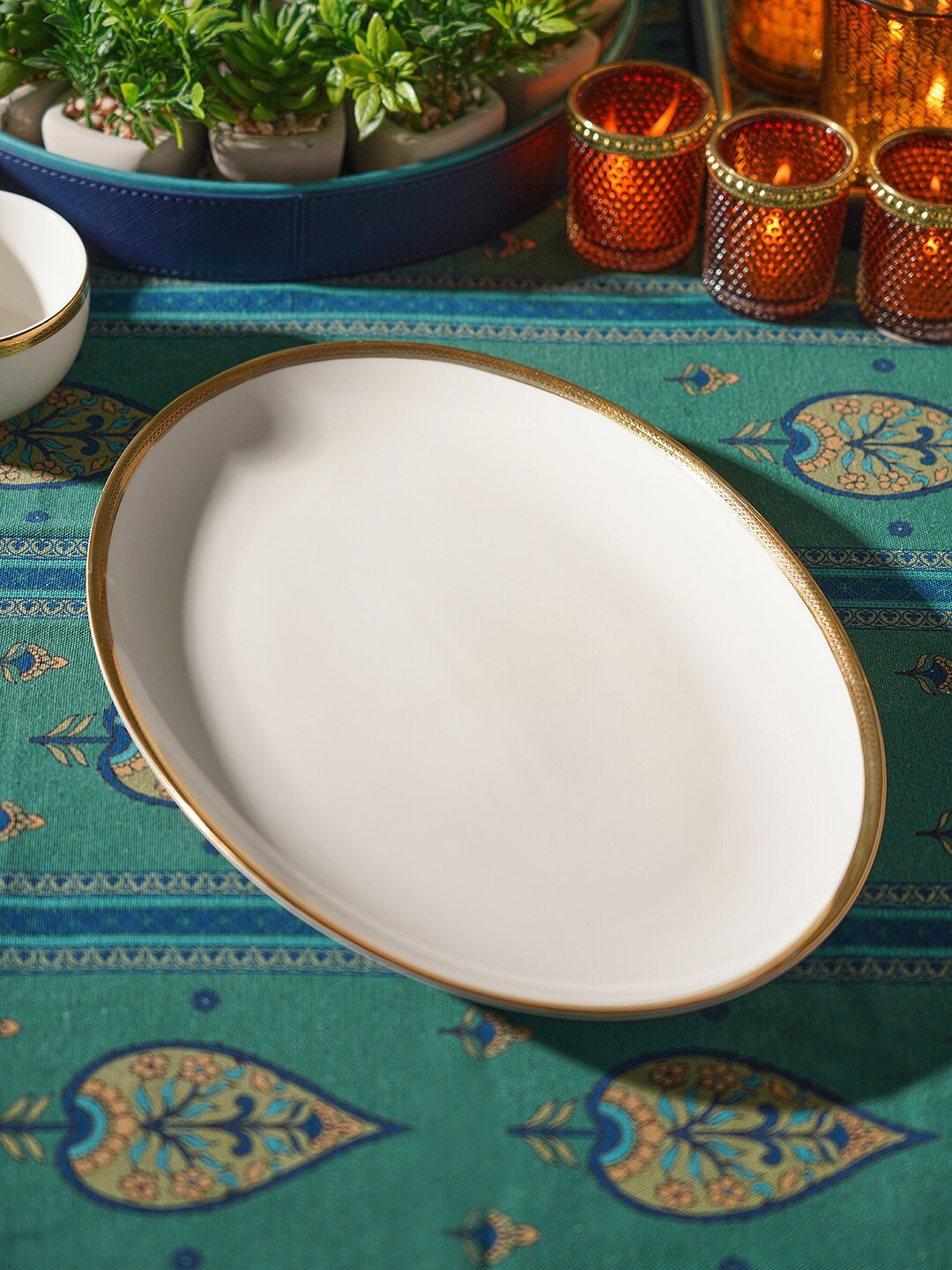 

Pure Home and Living White Rim Details Ceramic Oval Plate