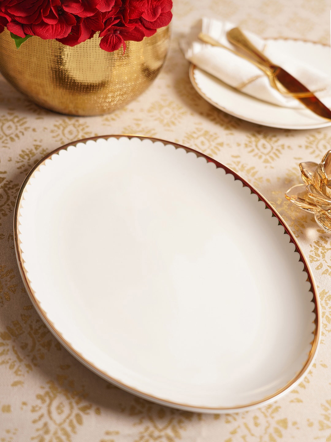 

Pure Home and Living White Scallop Detail Ceramic Serving Oval Plate