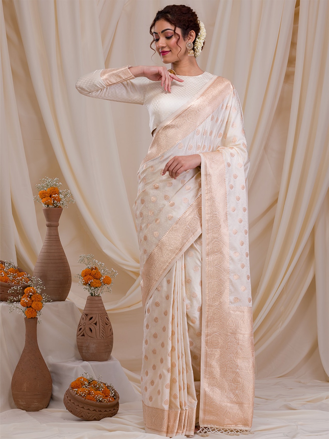 

Koskii Ethnic Motifs Woven Design Zari Saree, Grey