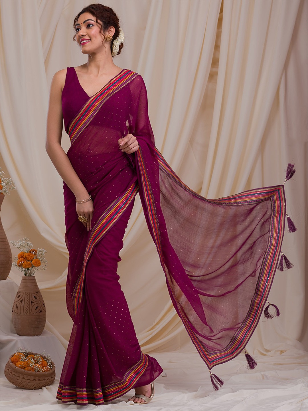 

Koskii Embellished Beads and Stones Saree, Maroon