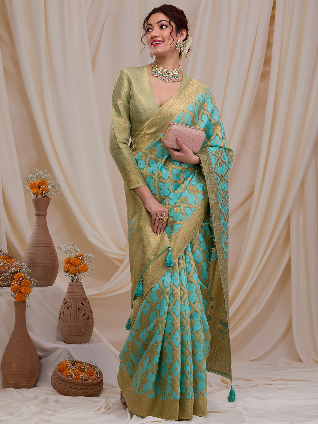 

Koskii Ethnic Motifs Woven Design Zari Saree, Green