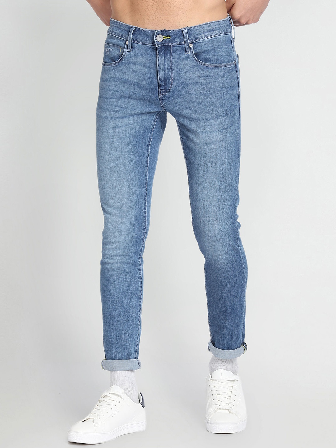 

Flying Machine Men Super Skinny Fit Low-Rise Clean Look Light Fade Stretchable Jeans, Blue