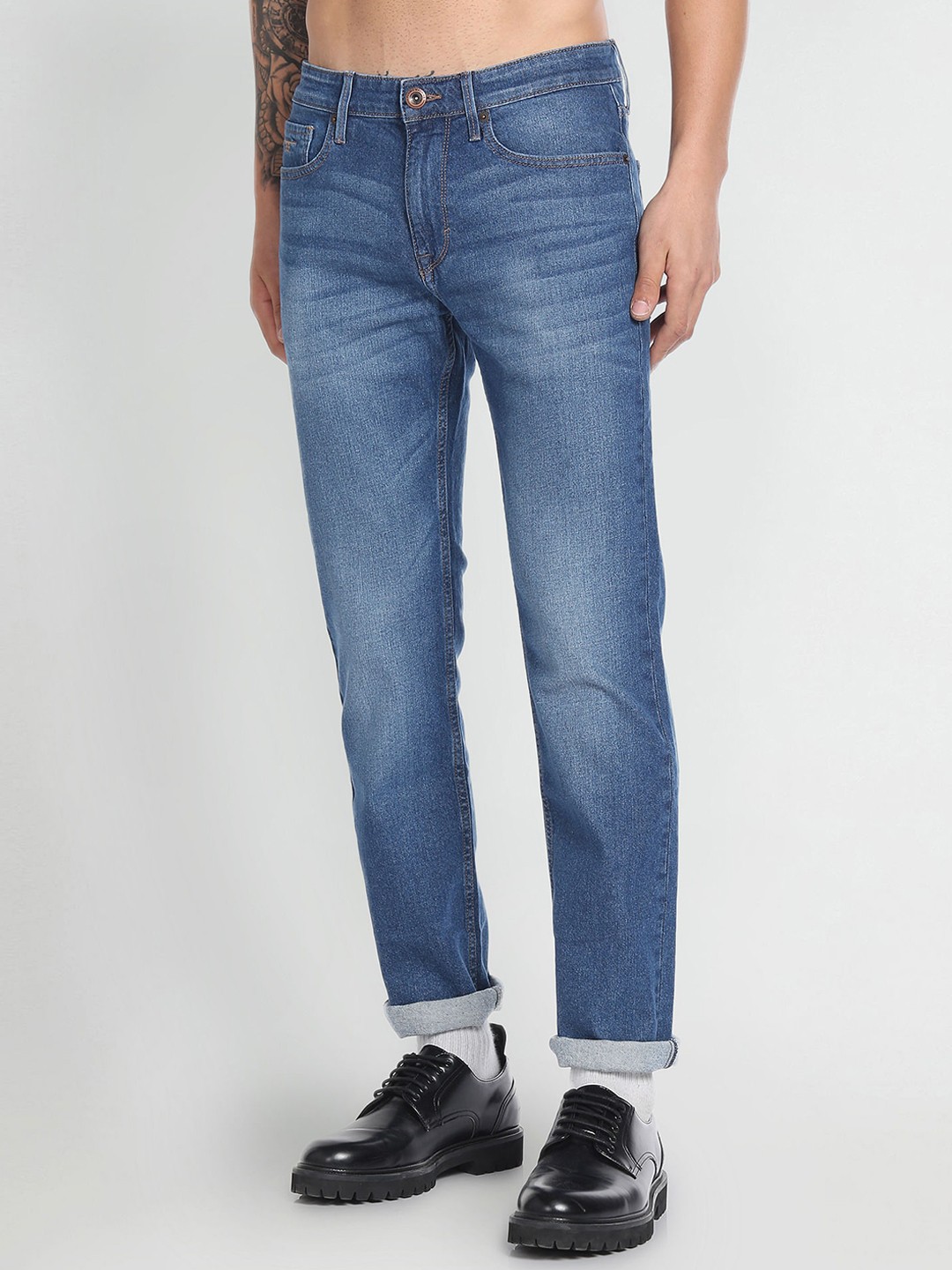 

Flying Machine Men Straight Fit Low Distress Light Fade Stretchable Jeans, Blue