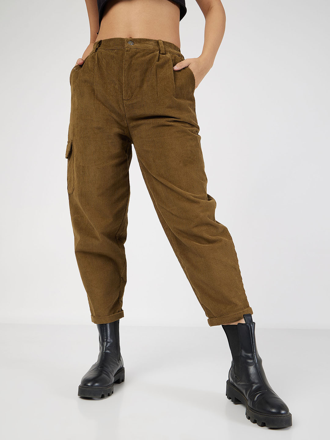 

SASSAFRAS Women Pleated Cropped Corduroy Pure Cotton Trousers, Brown