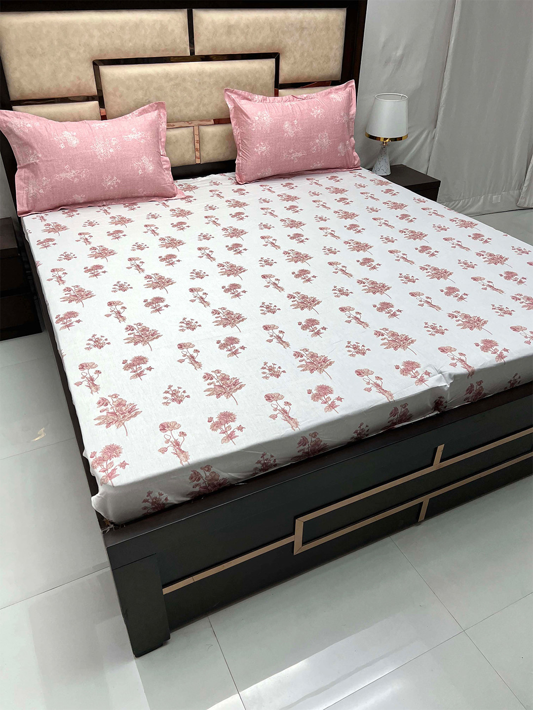 

Pure Decor Pink & White Floral Cotton 300 TC King Bedsheet With 2 Pillow Covers