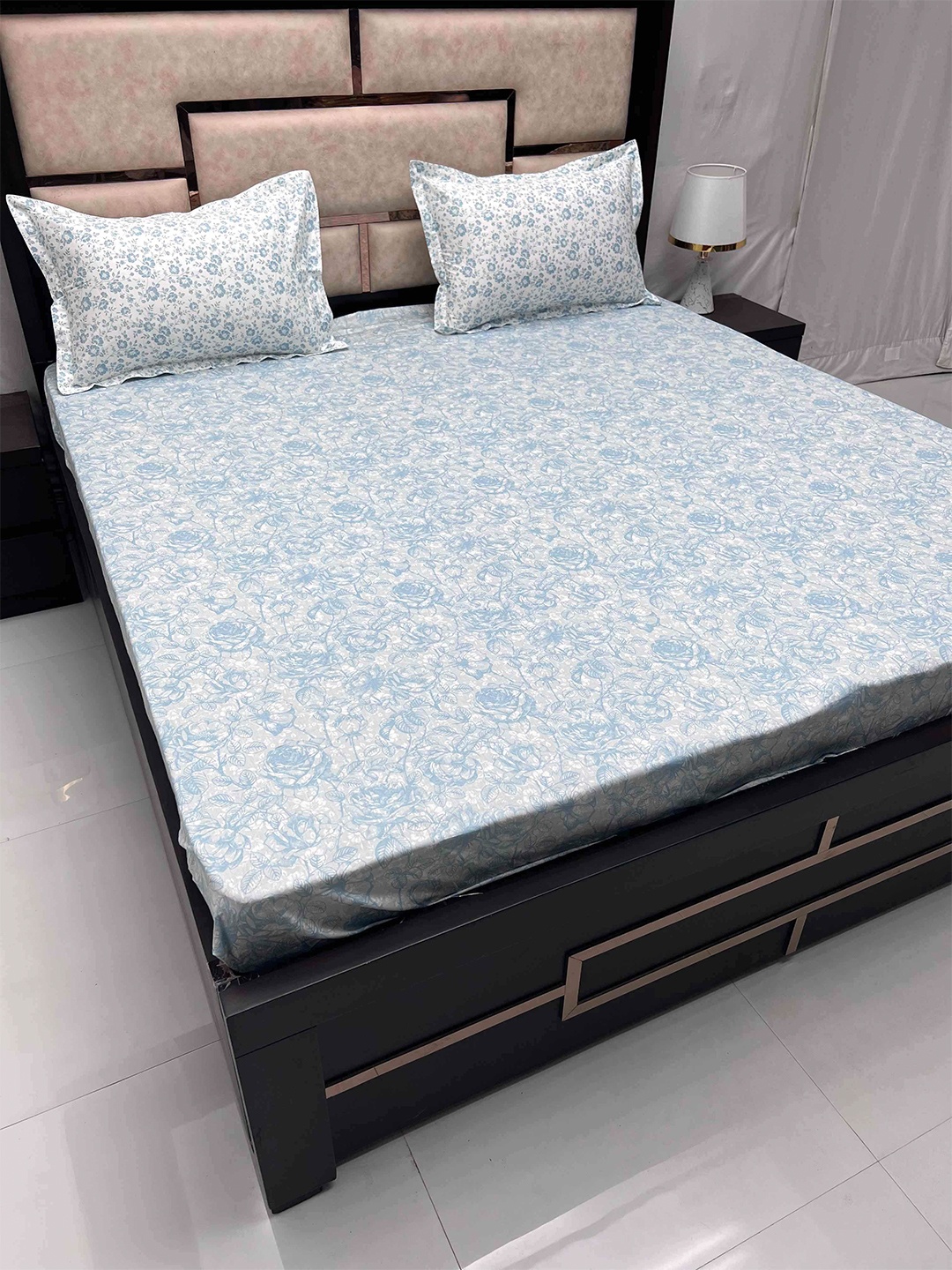 

Pure Decor Blue & White Floral Cotton 300 TC King Bedsheet With 2 Pillow Covers