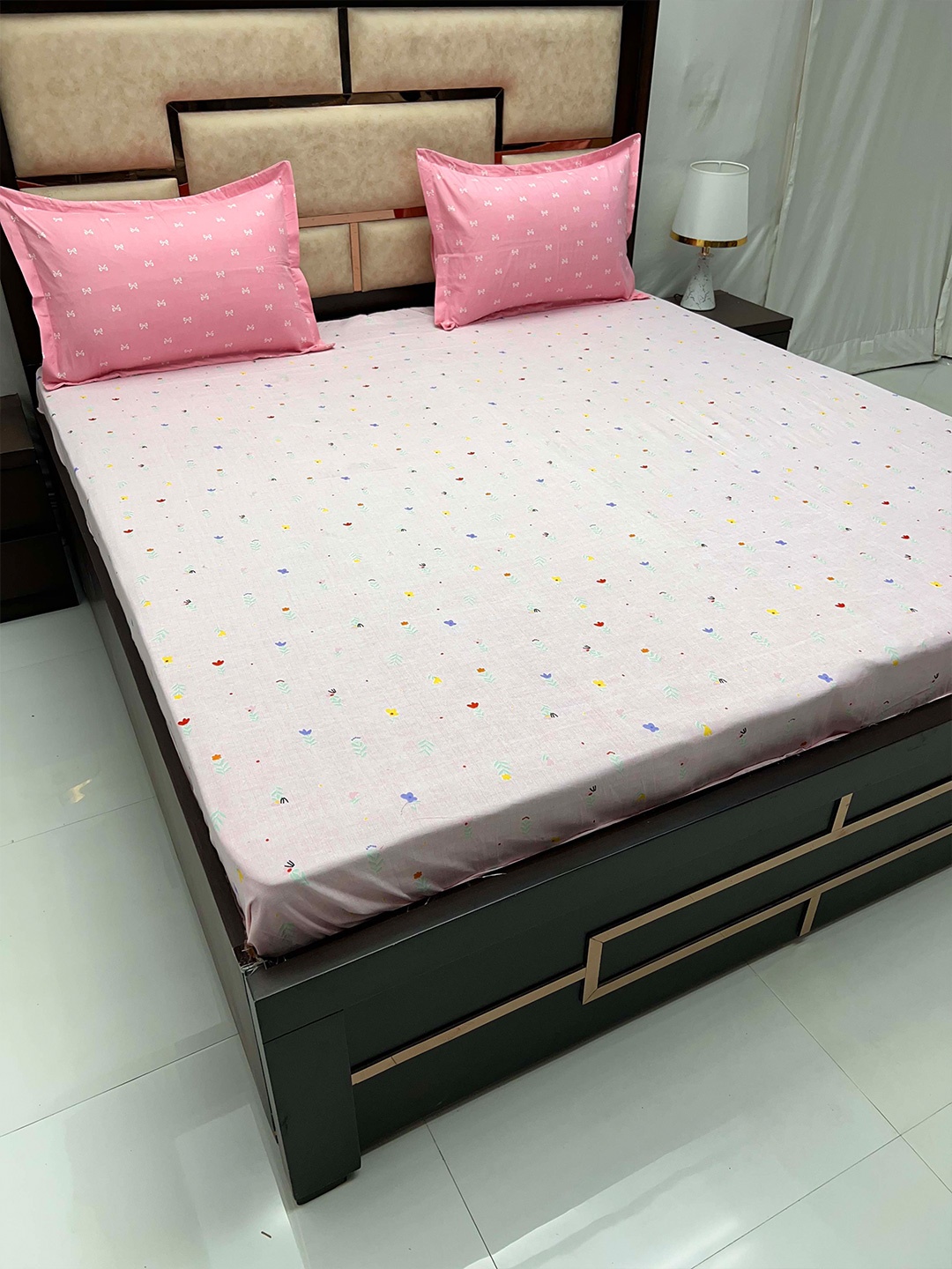 

Pure Decor Pink & Red Floral Cotton 180 TC King Bedsheet With 2 Pillow Covers