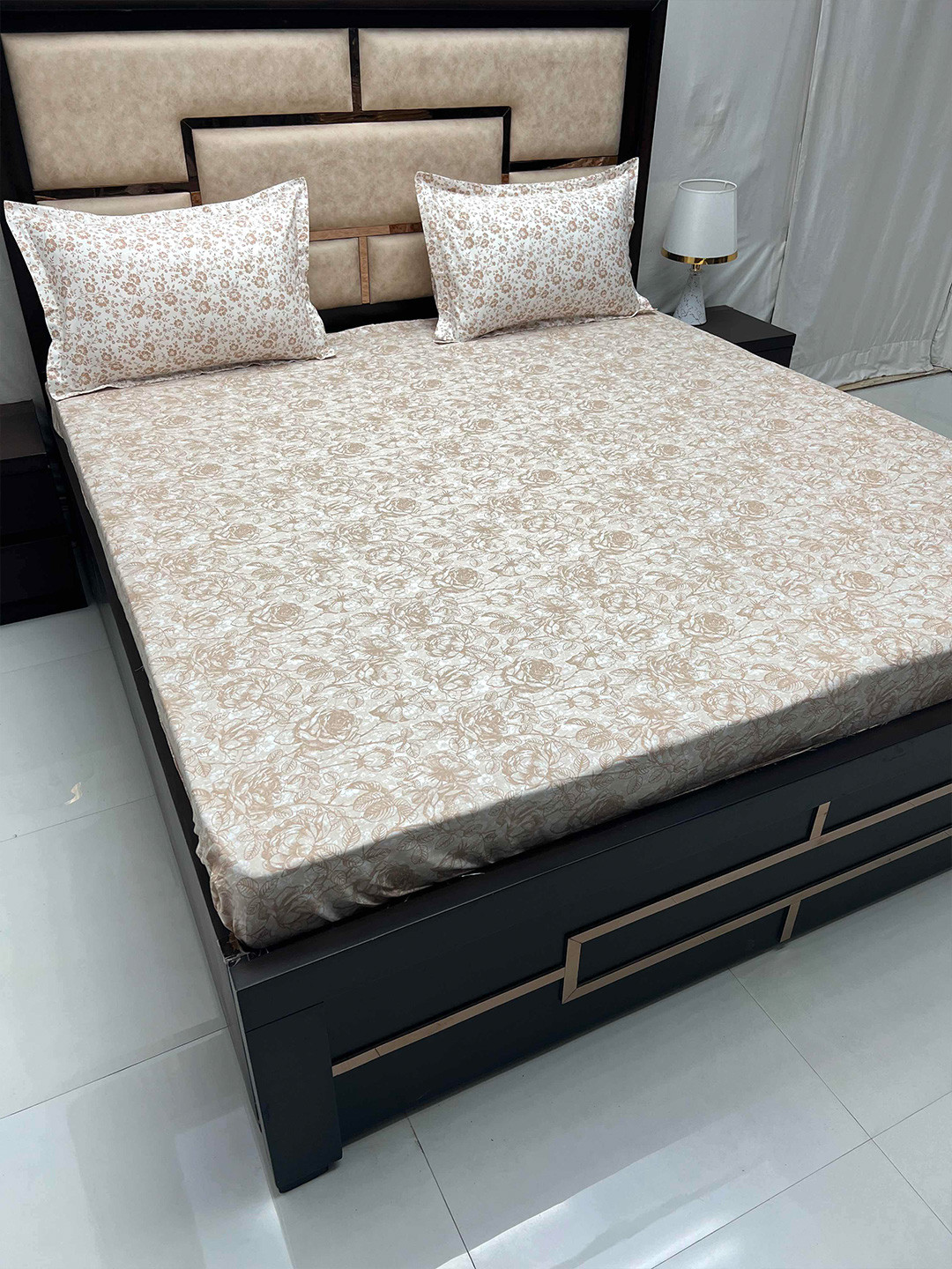 

Pure Decor Brown & White Floral Cotton 300 TC King Bedsheet With 2 Pillow Covers