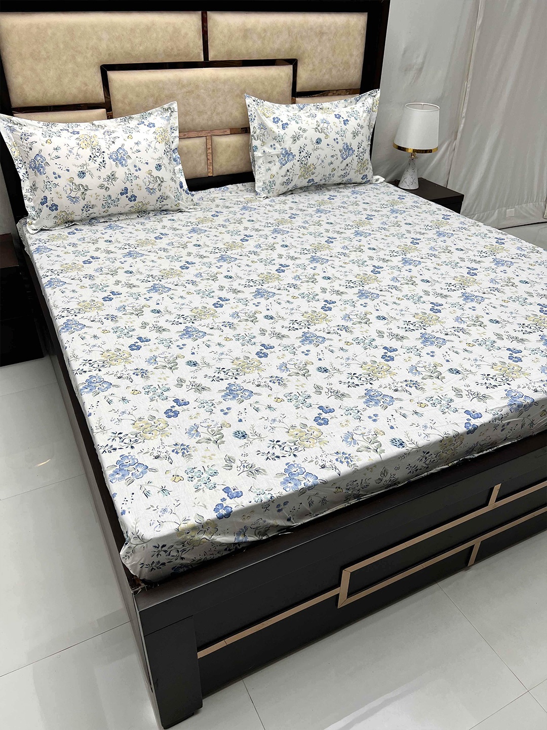 

Pure Decor Gem White & Blue Cotton Fitted 300 TC Super King Bedsheet & 2 Pillow Covers