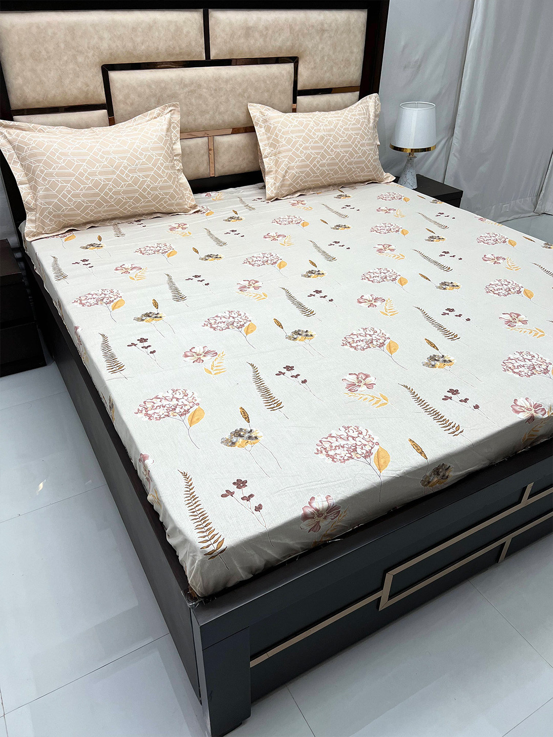 

Pure Decor Sapphire White Floral Cotton Fitted 300TC Super King Bedsheet & 2 Pillow Covers