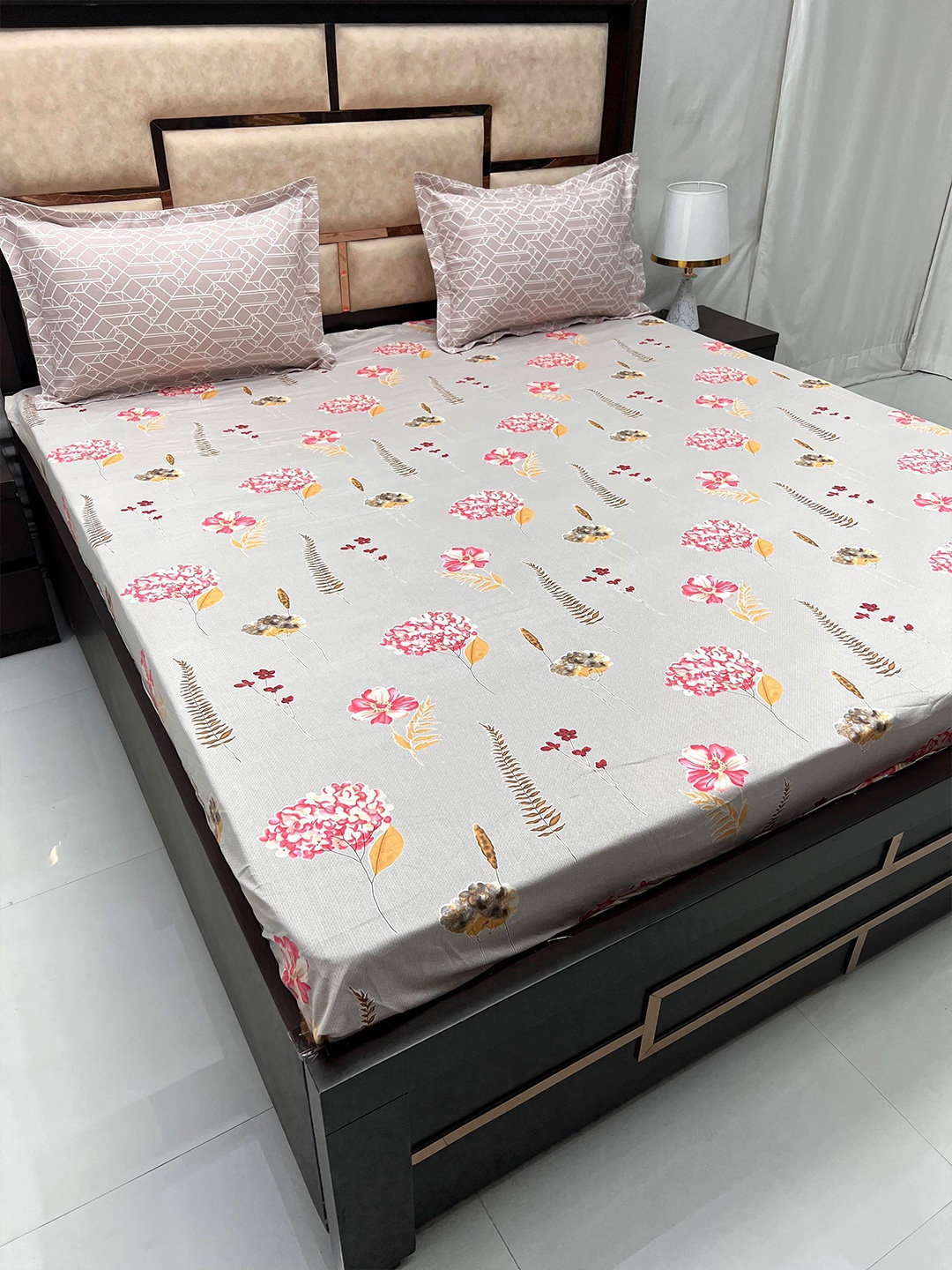

Pure Decor Grey & Red Floral Cotton 300 TC King Bedsheet With 2 Pillow Covers