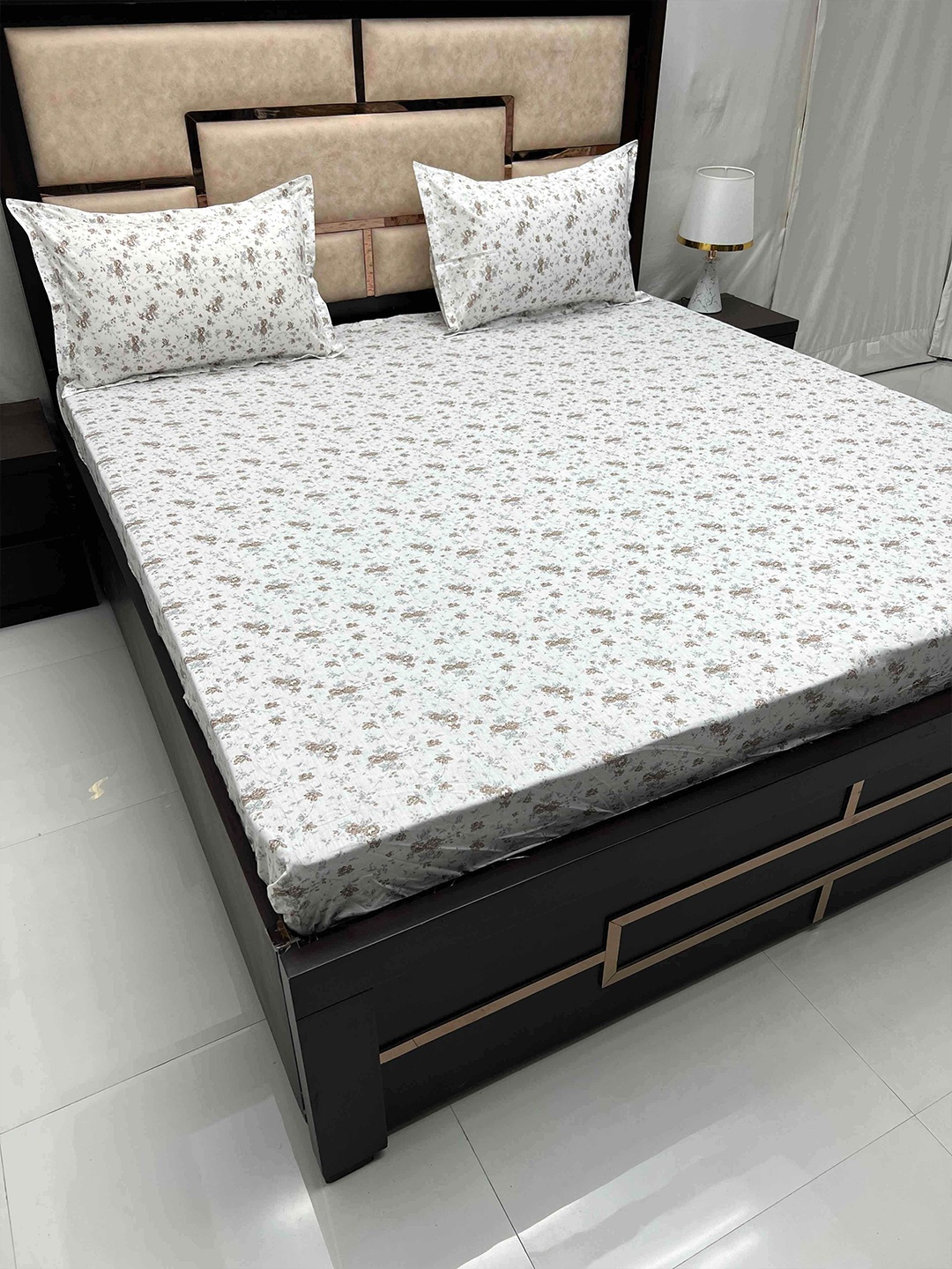 

Pure Decor Gem White Floral Cotton Fitted 300 TC Super King Bedsheet & 2 Pillow Covers