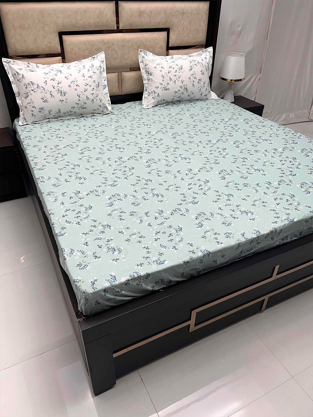 

Pure Decor Green Pure Cotton 300 TC Fitted Super King Bedsheet with 2 Pillow Covers
